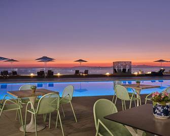 Cavo Orient Beach Hotel & Suites - Tragaki - Pool