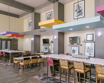 Hampton Inn & Suites Amarillo-East - Amarillo - Restaurang