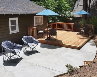 ABoaVida brCozy cabin with Twain Harte Lake membership, short walk to town - Twain Harte - Patio