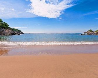 Luxury 2 bedroom condo by the beach - Tangolunda - Beach