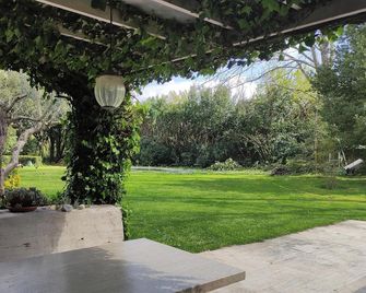 Elegante Trilocale All'interno DI Una Villa In Zona Residenziale DI Prestigio - Olgiata - Terasa
