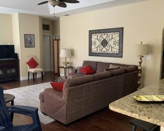 Pool and heated spa, 3 bedroom, 2 baths, golf, beaches, safe community. - Apollo Beach - Sala de estar