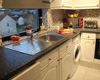 Premier - Fleming Apartment - Hamilton - Kitchen