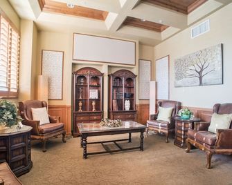 Family Vacation~Heated In/Out Pool, Tubing & Ice Skating Villa 1074 - Midway - Living room