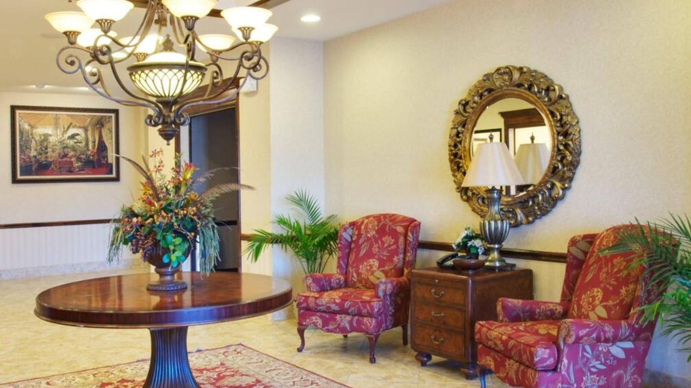 Holiday Inn Express & Suites Center By IHG