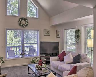 Spacious Home with Deck, Grill and Delaware River View - Callicoon - Sala de estar