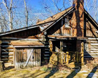Private Logcabin All To Yourself With Lake View - Hermann - Building