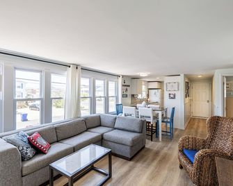 Beach Block in Beach Haven - 3 bedrooms + 2 full baths - Unit 1 of duplex - Beach Haven - Sala de estar
