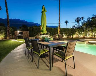 PS Bliss: Relax and Revel in Finding Rest and Relaxation - Palm Springs - Patio