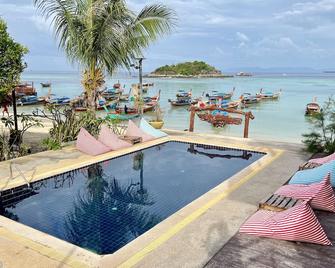 Lipe Power Beach Resort - Ko Lipe - Piscina