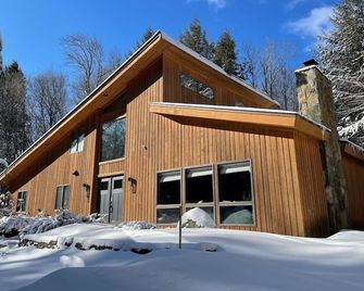 Green Mountain Chalet w/ Hot Tub, Sauna, Treehouse on 4 acres - Stratton - Edificio