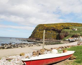 St Magnus Haven, Pet Friendly, With A Garden In Gardenstown - Fraserburgh