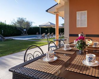 Villa In Tuscany With Pool - Loro Ciuffenna - Patio