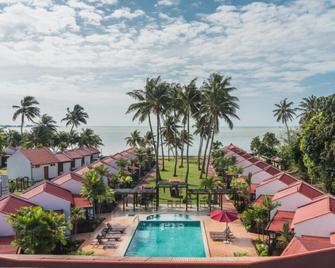 Shah's Beach Resort Melaka - Malacca - Pool