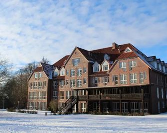 Park Hotel Fasanerie Neustrelitz - Neustrelitz - Gebäude