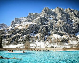 Thermalhotels & Walliser Alpentherme Spa - Leukerbad - Pool