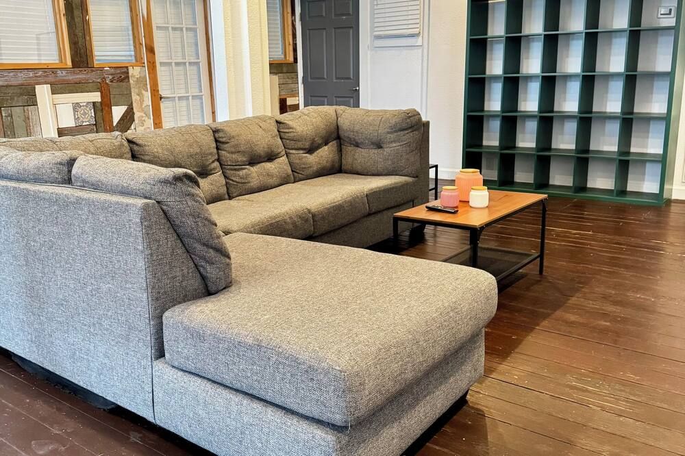 New Remodel! Historic Modern Industrial With A Splash Of History B&b - סן אנטוניו - סלון