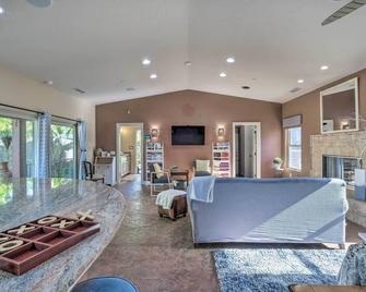 Bright Poway Studio w/ Shared Outdoor Pool! - Poway - Lobby