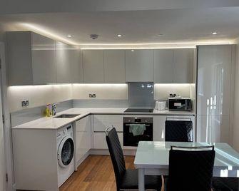 High Wycombe Apartments - High Wycombe - Kitchen