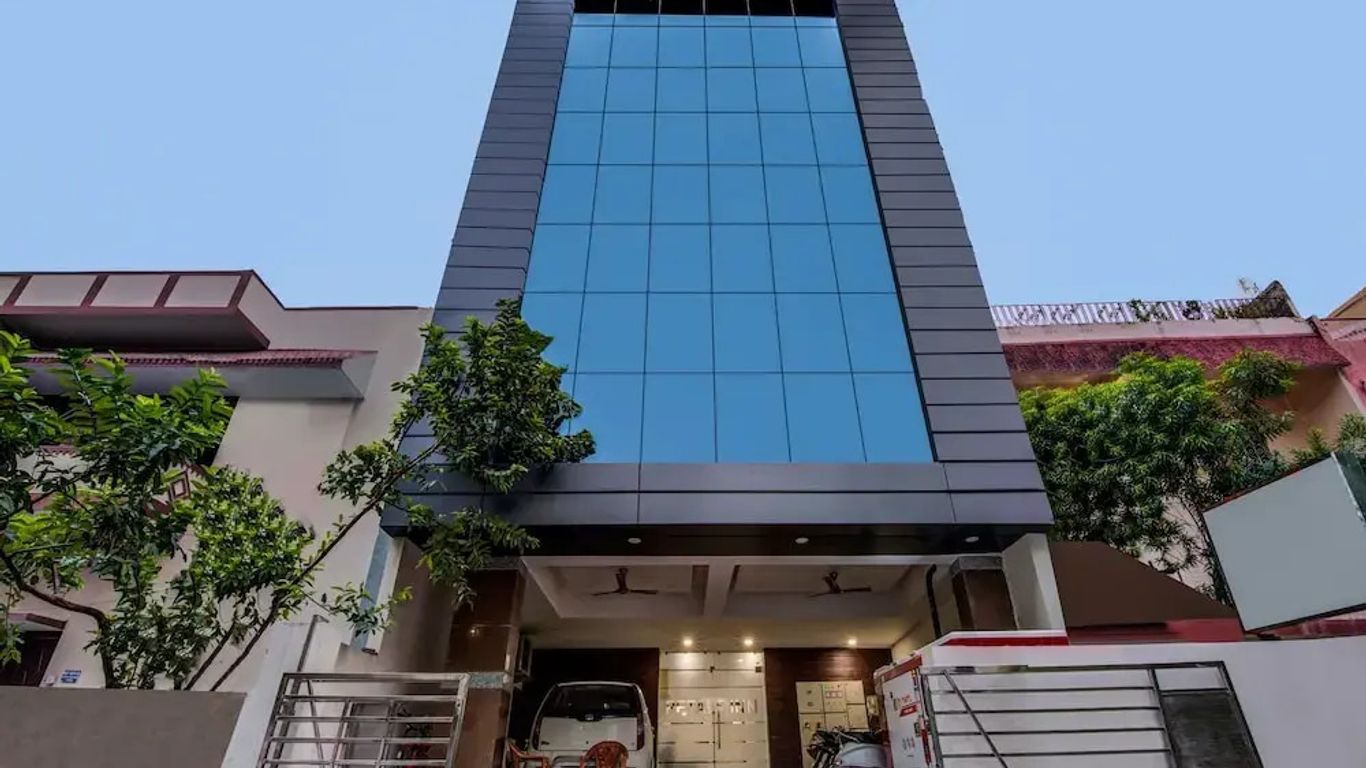 OYO 18542 Petals Inn