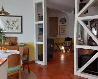 Donana - a romantic spot in Galamares - Sintra - Comedor