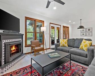 Blue Ridge View Pet Friendly, Deck, Grill - Marion - Living room