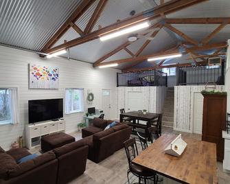 Included RV Spot + 10 min to Silverwood - Hayden - Living room