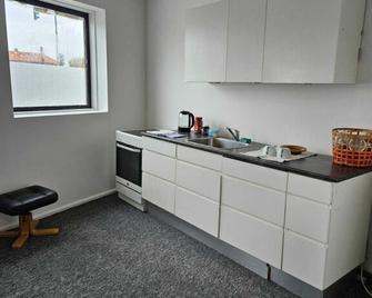 Airport House - Copenhagen - Kitchen