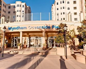 Enjoy our Downtown Oceanside Seaside Resort full of Amenities - Oceanside - Bâtiment