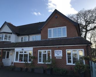 Station Approach Solihull Cabin Stays - Solihull - Edificio