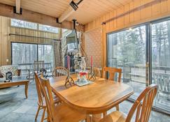 All-Season Conway Condo with Private Hot Tub! - Conway - Dining room