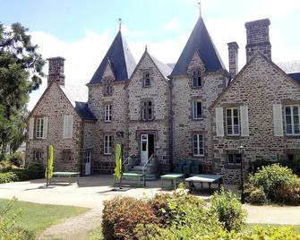 Château Du Bourg - Saint-Denis-de-Gastines - Edificio