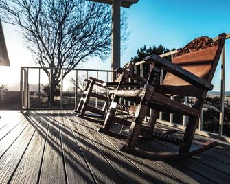 Welcome to The Rancho – a peaceful retreat at 5000ft. - Elgin - Balcony