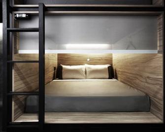 The Pod at Beach Road Boutique Capsule Hotel - Singapore - Bedroom