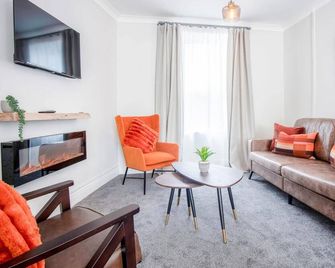 No 7 Moorfield Road - 3 Bed Townhouse - Narberth - Narberth - Huiskamer