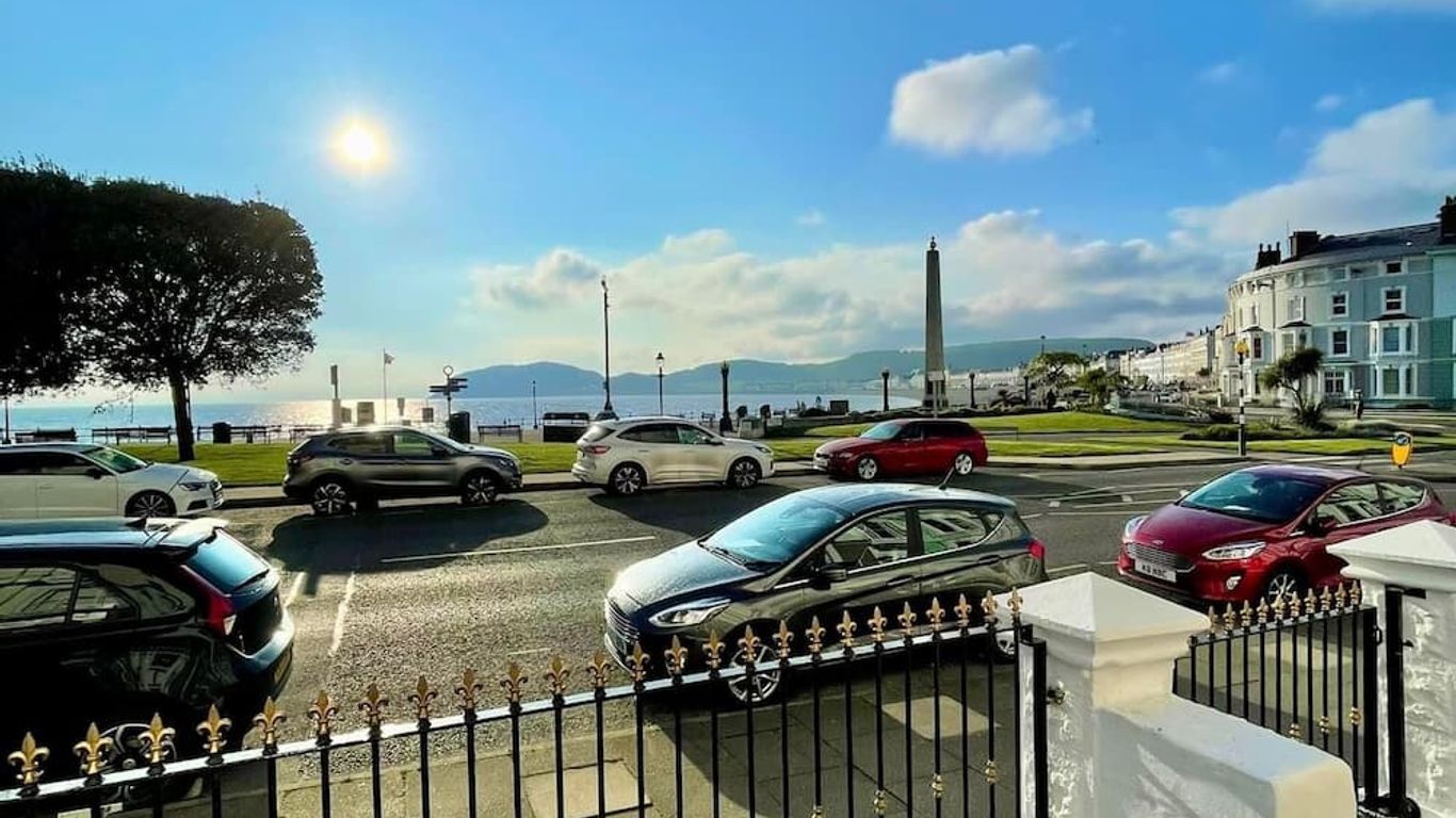 Lauriston & Lawton Court Hotel