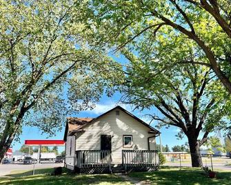 Cozy and Stylish Retreat - Thief River Falls - Outdoors view