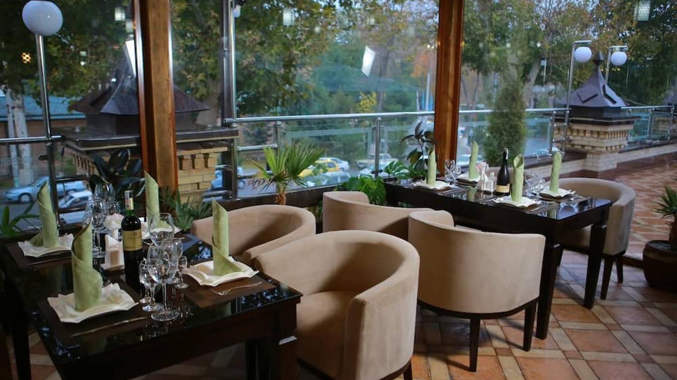 Boulevard Palace Hotel