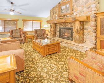 Super 8 by Wyndham Davenport - דאבנפורט - סלון