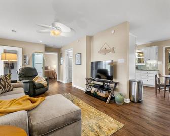 Charming Lakefront secluded Cabin directly located on quiet 750 acre lake - Jackson - Sala de estar