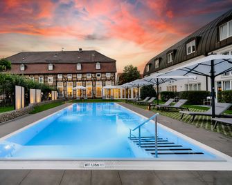 Welcome Hotel Bad Arolsen - Bad Arolsen - Pool