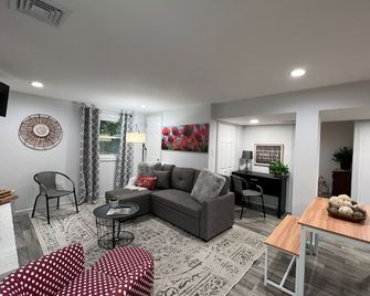 1st Floor Condo: Min to Nook, Amish Ctry, Hershey, Lancaster City: PetFriendly - Lancaster - Living room