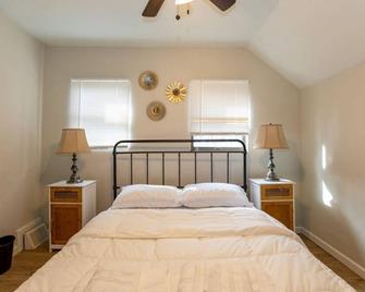 Cozy & Comfy Cottage in the City - w parking - Pittsburgh - Habitación