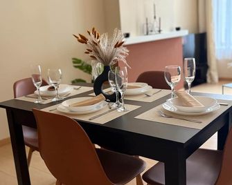 Au Courant d'Aire! - 에어 쉬르 라리 - 다이닝룸