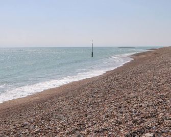 44 West Front Road, Pet Friendly, Character Holiday Cottage In Pagham - Bognor Regis - Beach