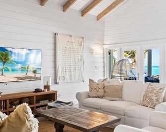 The Sandbar Luxury Oceanfront Home, 5 Bedroom 5 Bath, Infinity Pool/Hot Tub - George Town - Salon