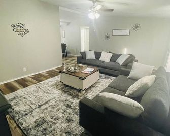 'Lazy Days' less than 10 minutes from Lake Texoma and Choctaw Casino - Mead - Sala de estar