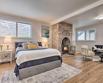 19 Mi to Seattle: Port Orchard Studio w/ Views - Port Orchard - Habitación