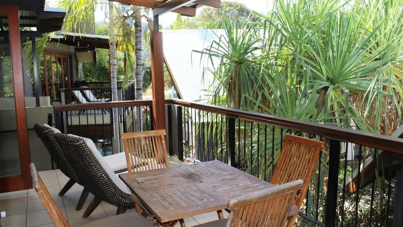 Pure Magnetic Villa 10