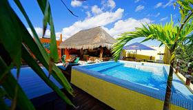 Hostel 3B Chic & Cheap - Playa del Carmen - Bể bơi